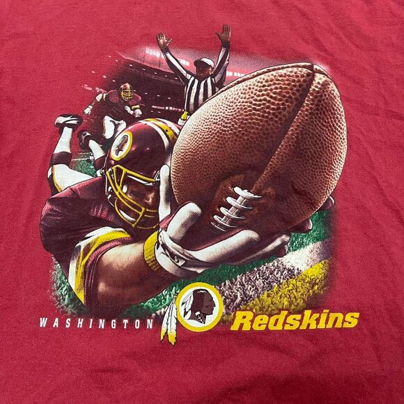 Washington Redskins NFL Vintage Graphic Tee Red Football - Picture 4 of 4